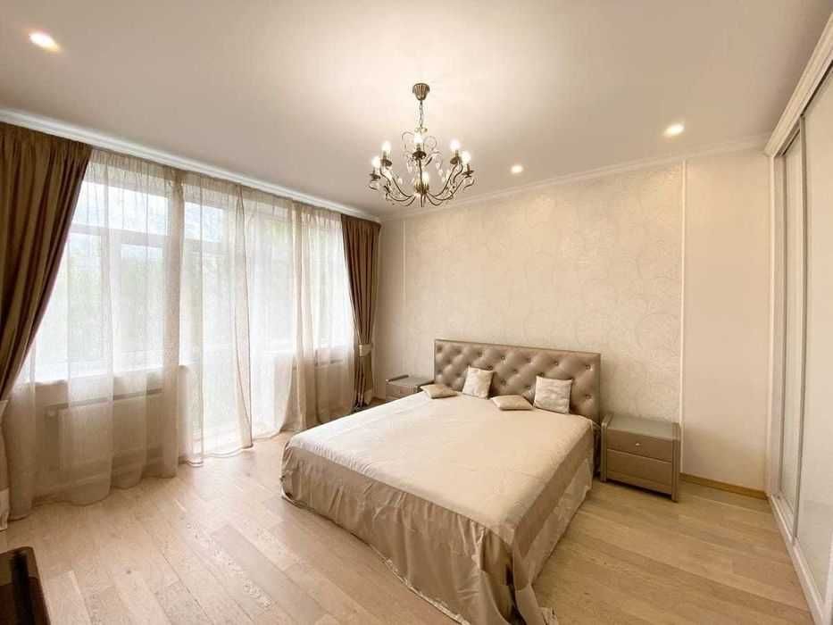 Spacious 4-Room Apartment in Historic City Center
