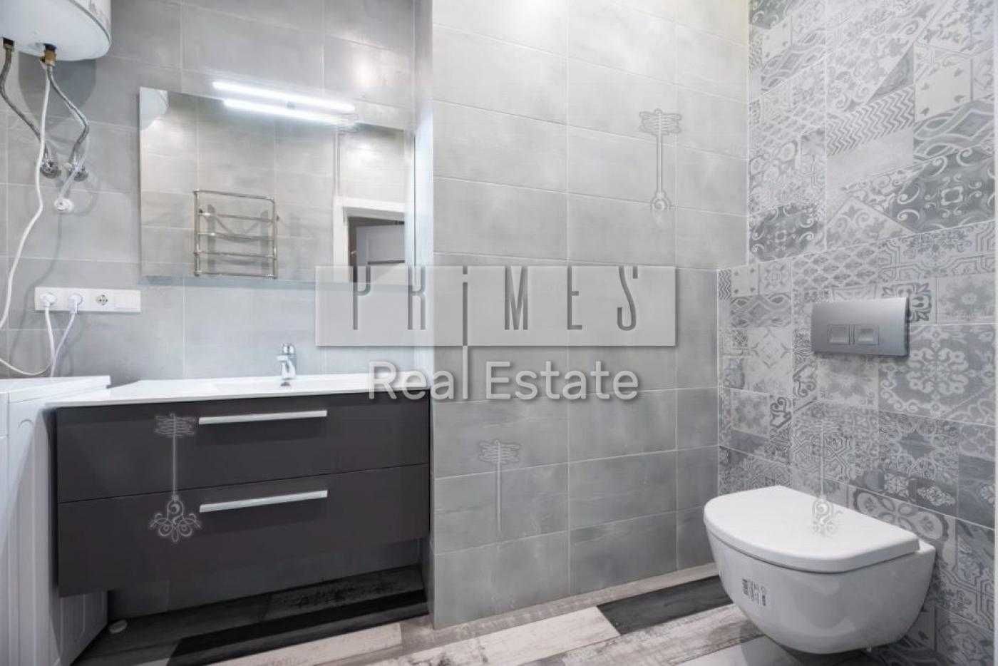 Modern Two-Bedroom Apartment in Novopecherskie Lipki Residential Complex