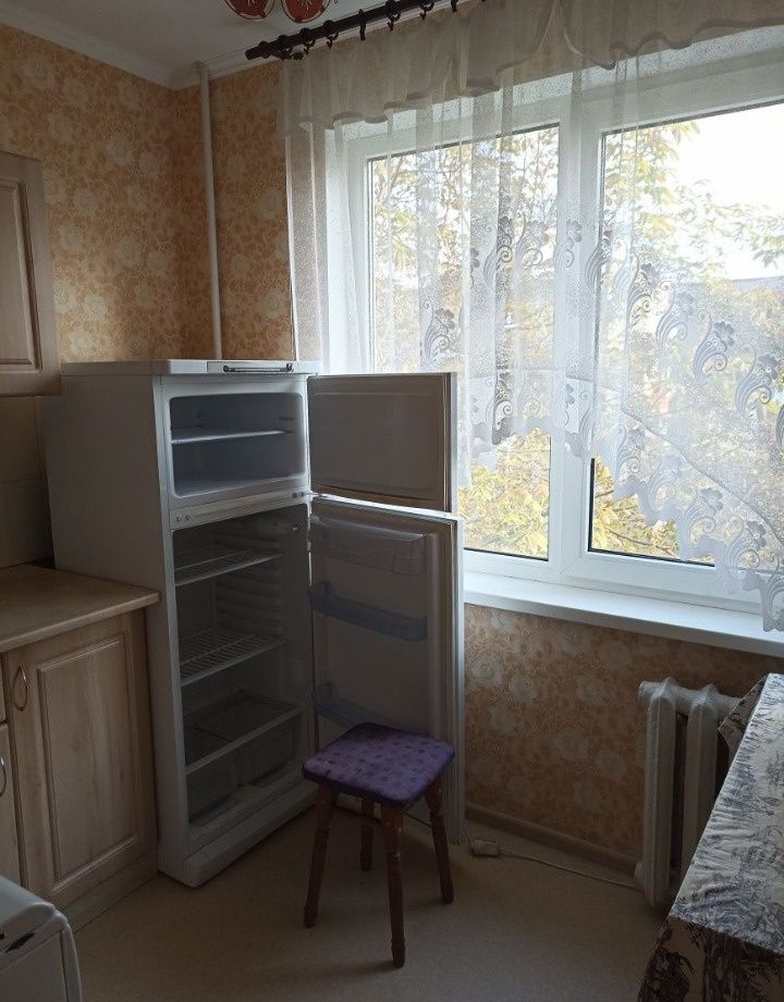 Furnished One-Bedroom Apartment with Modern Kitchen