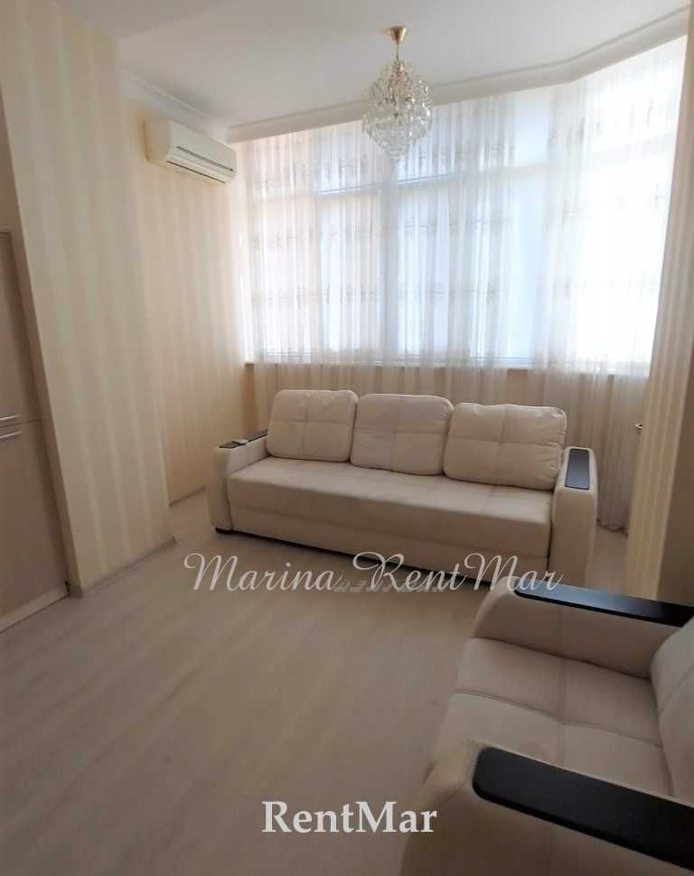 Spacious 4-Room Apartment with Designer Renovation near Beach