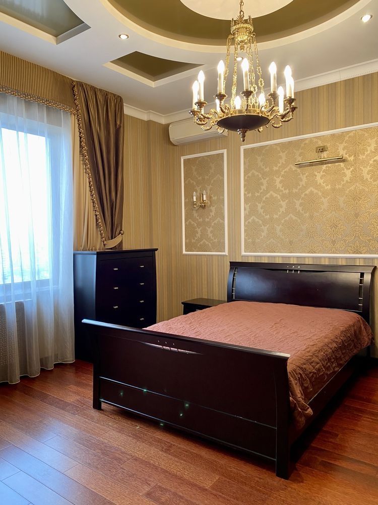 Elite 5-Room Apartment with Panoramic City View