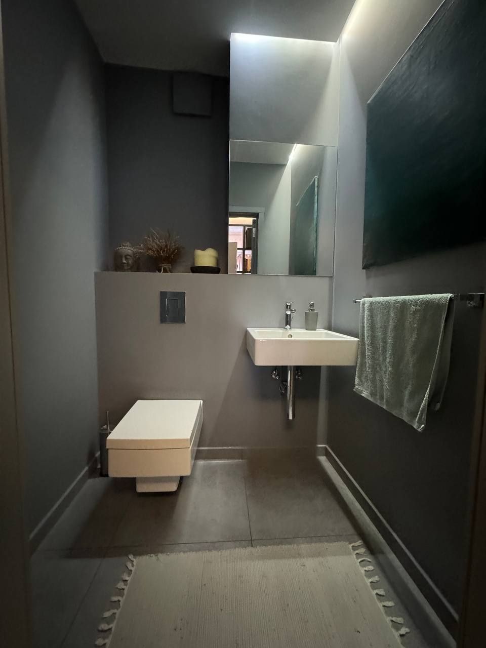 Spacious Apartment with Panoramic Windows in Central Location