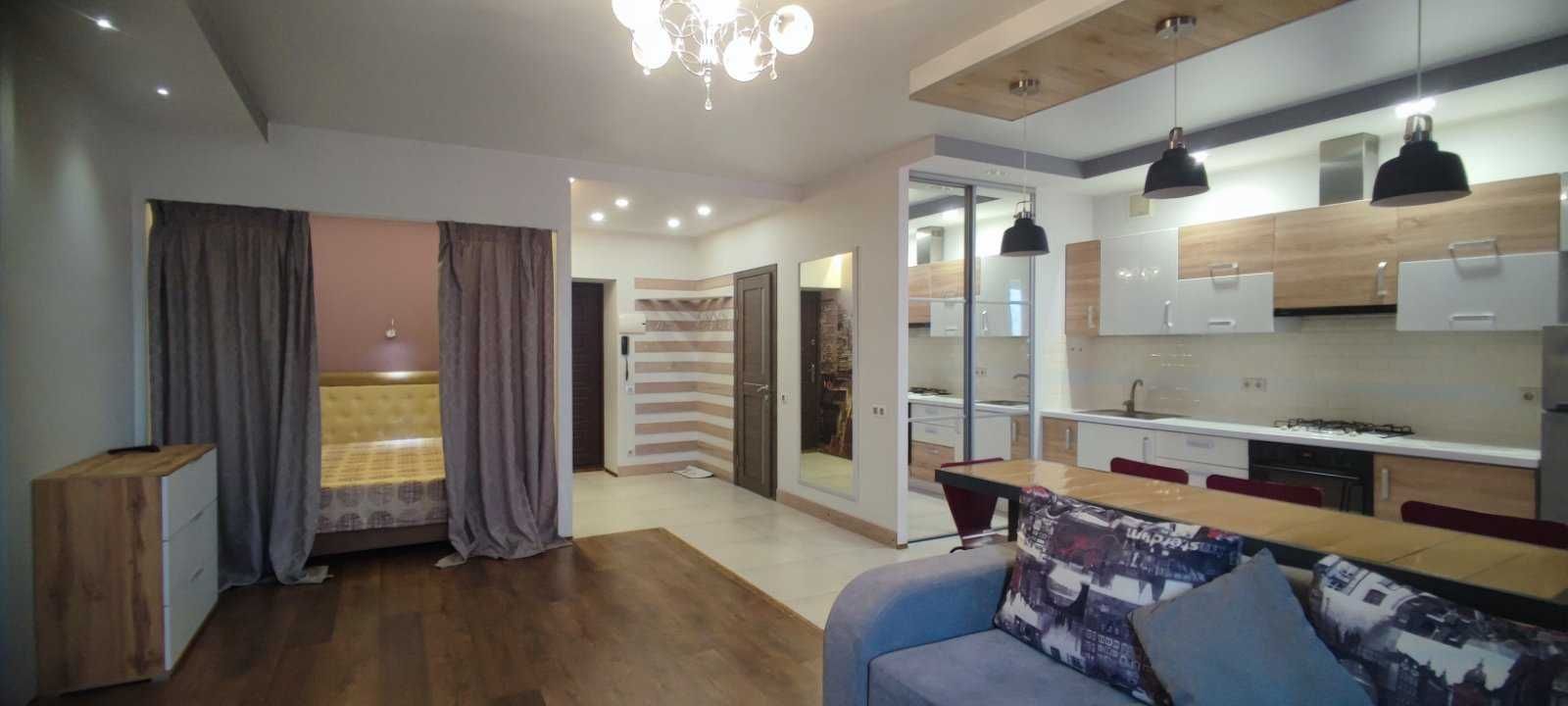 Modern Smart Apartment with Designer Renovation and Full Amenities