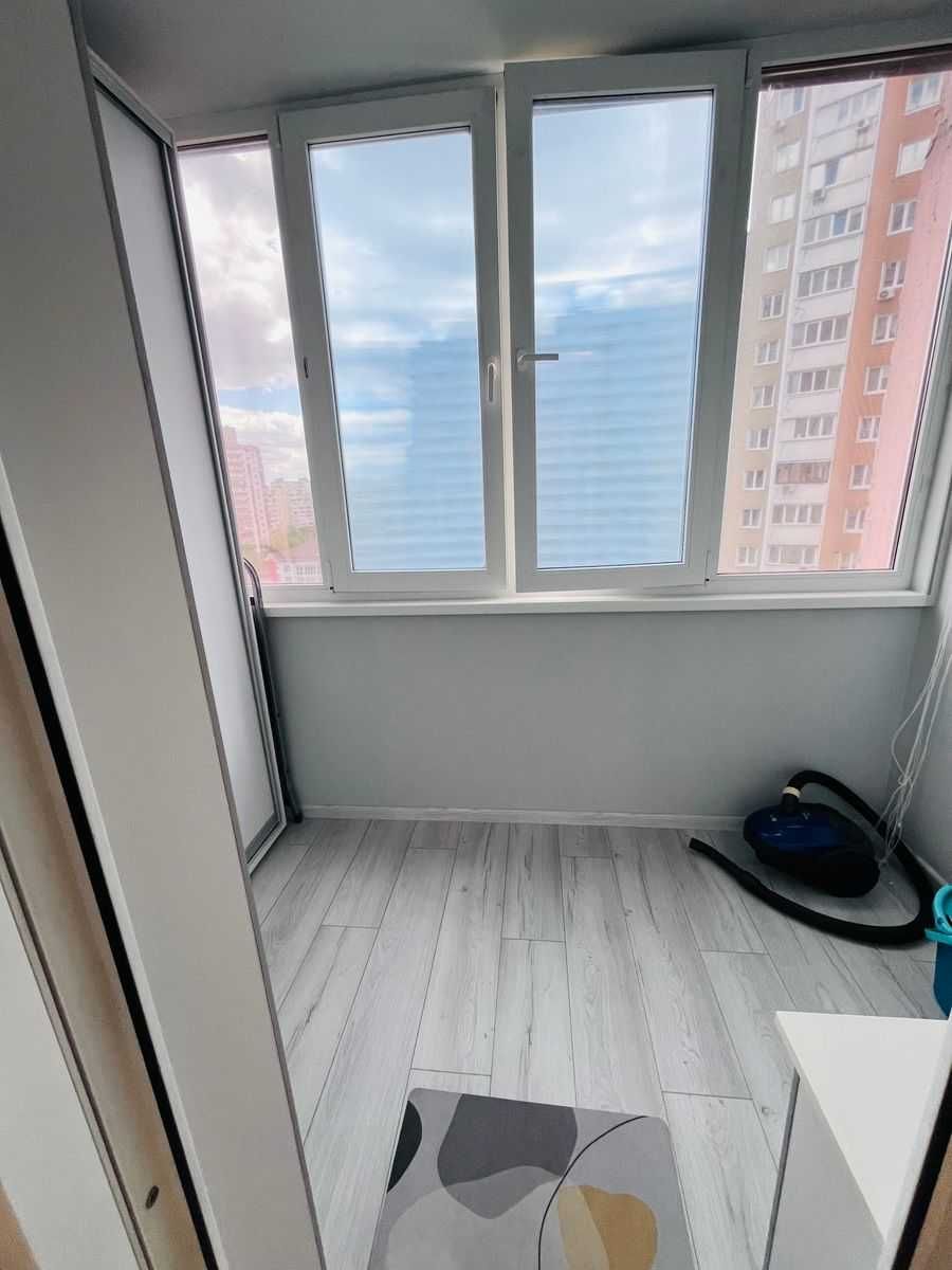 1-Bedroom Apartment on Drahomanov Street, Poznyaky District