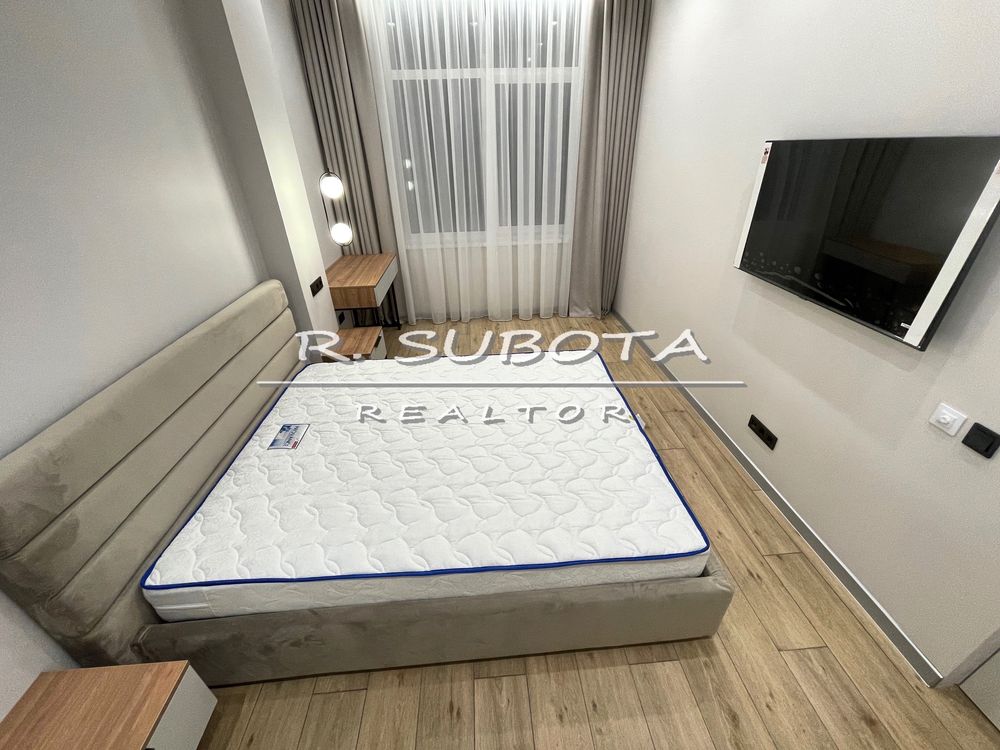 Дизайнерлік жөндеумен 80м² стильді студиялық пәтер