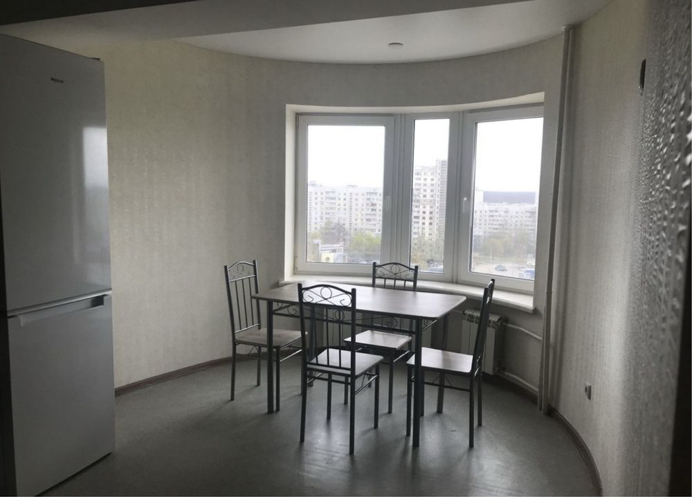 Modern 2-Bed Apartment Near Metro with New Renovations