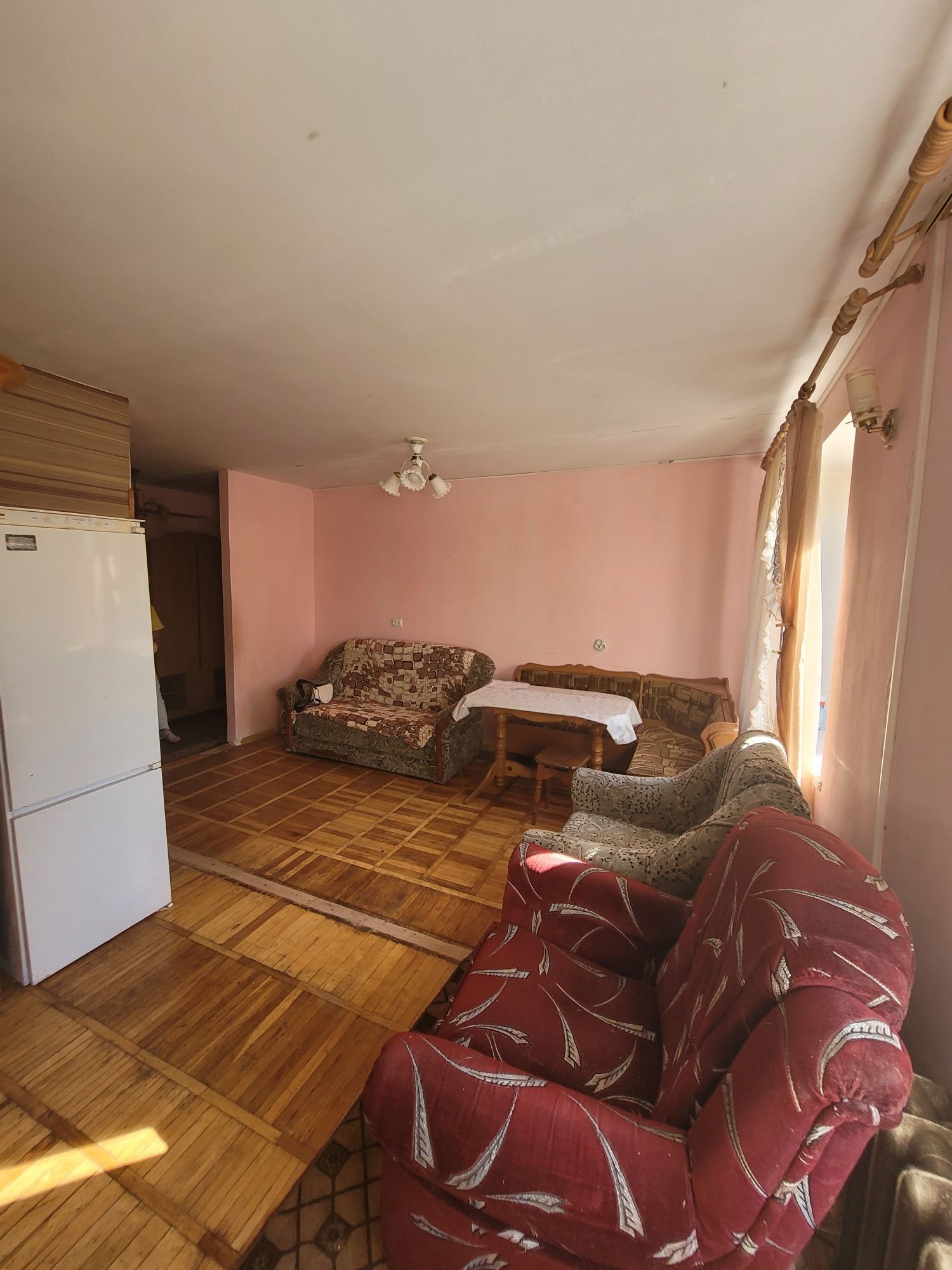 3-Bedroom Apartment with Electric Heating in Drohobych