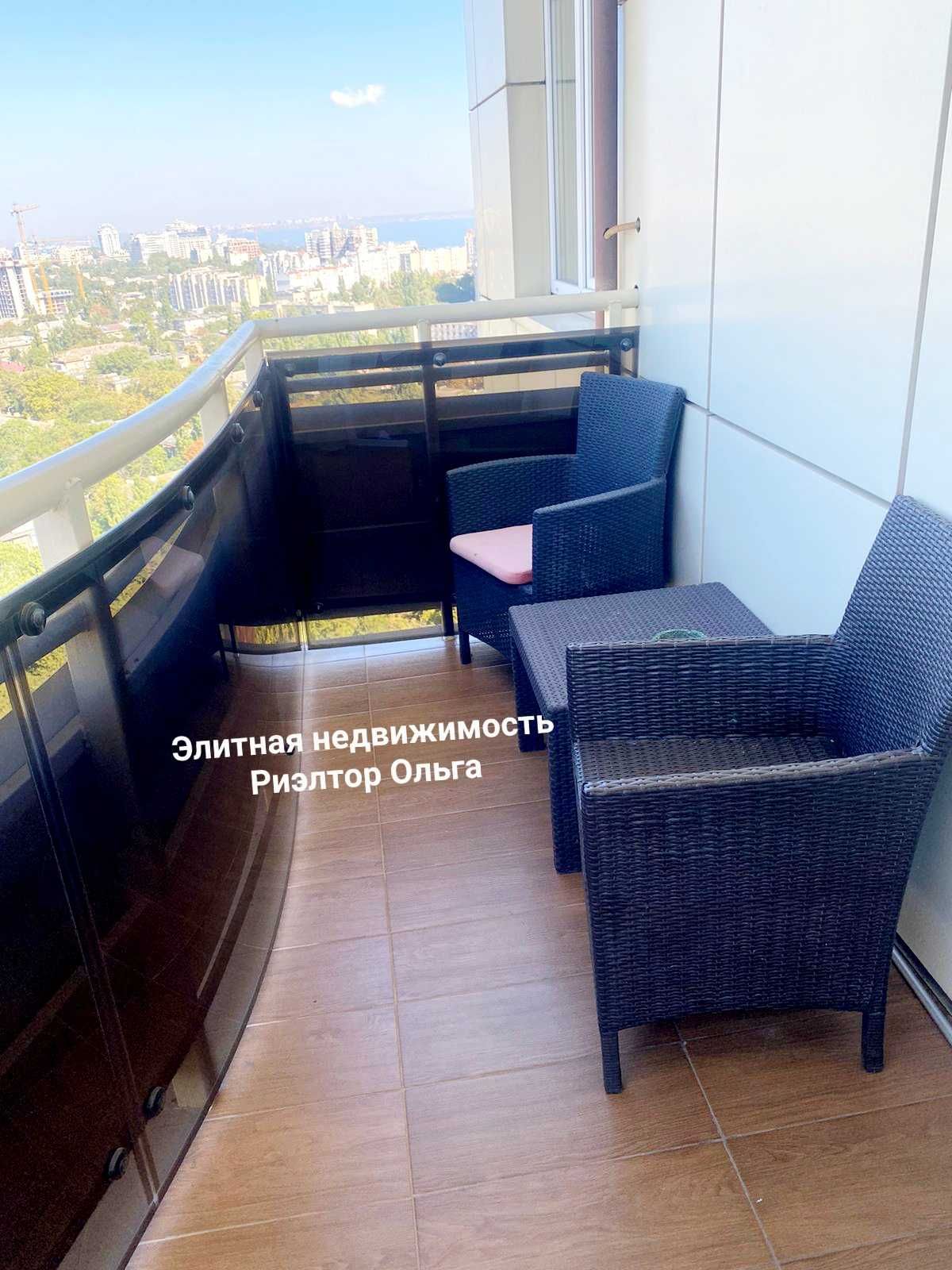 Три отдельные спальни с кухней-студией на проспекте Шевченко