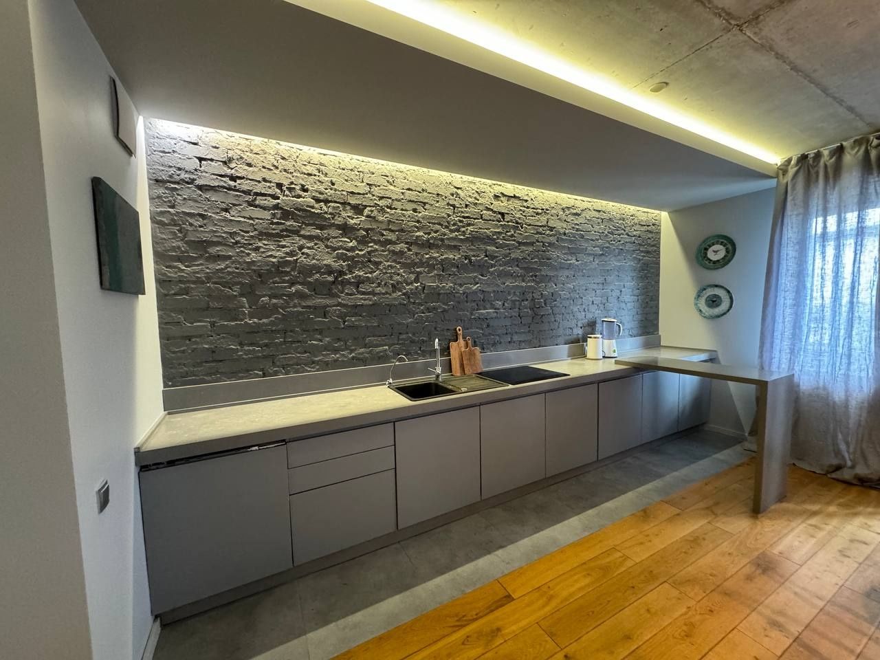 Spacious Apartment with Panoramic Windows in Central Location