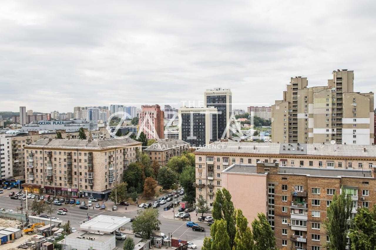Designer Renovation Apartment with City View near Palats Ukrainy Metro