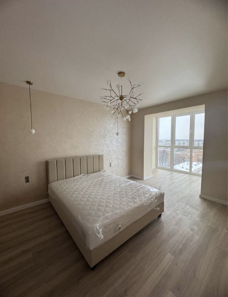 Modern Apartment with Designer Renovation and Full Amenities