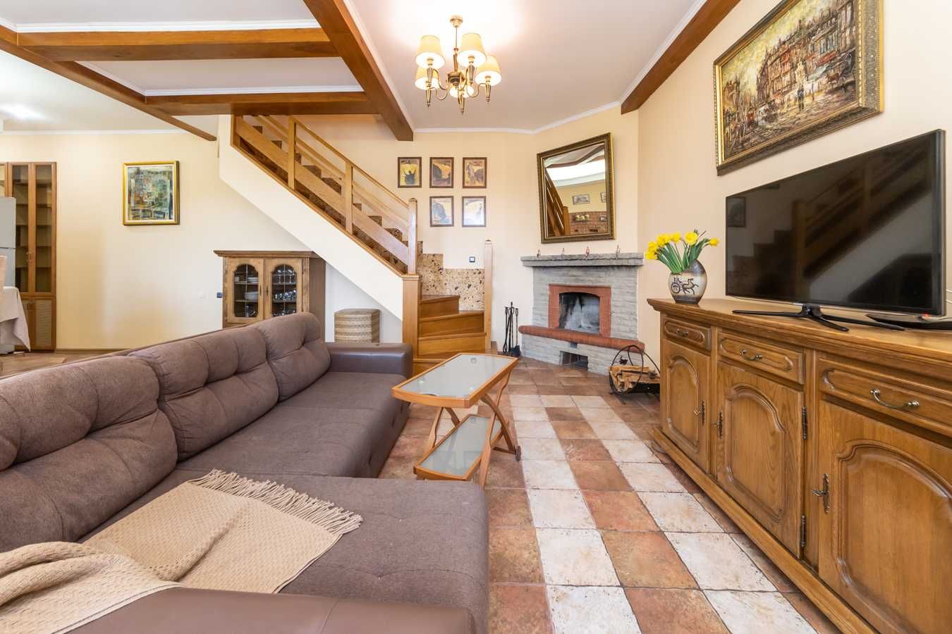 3-Room Duplex Apartment in City Center with Fireplace