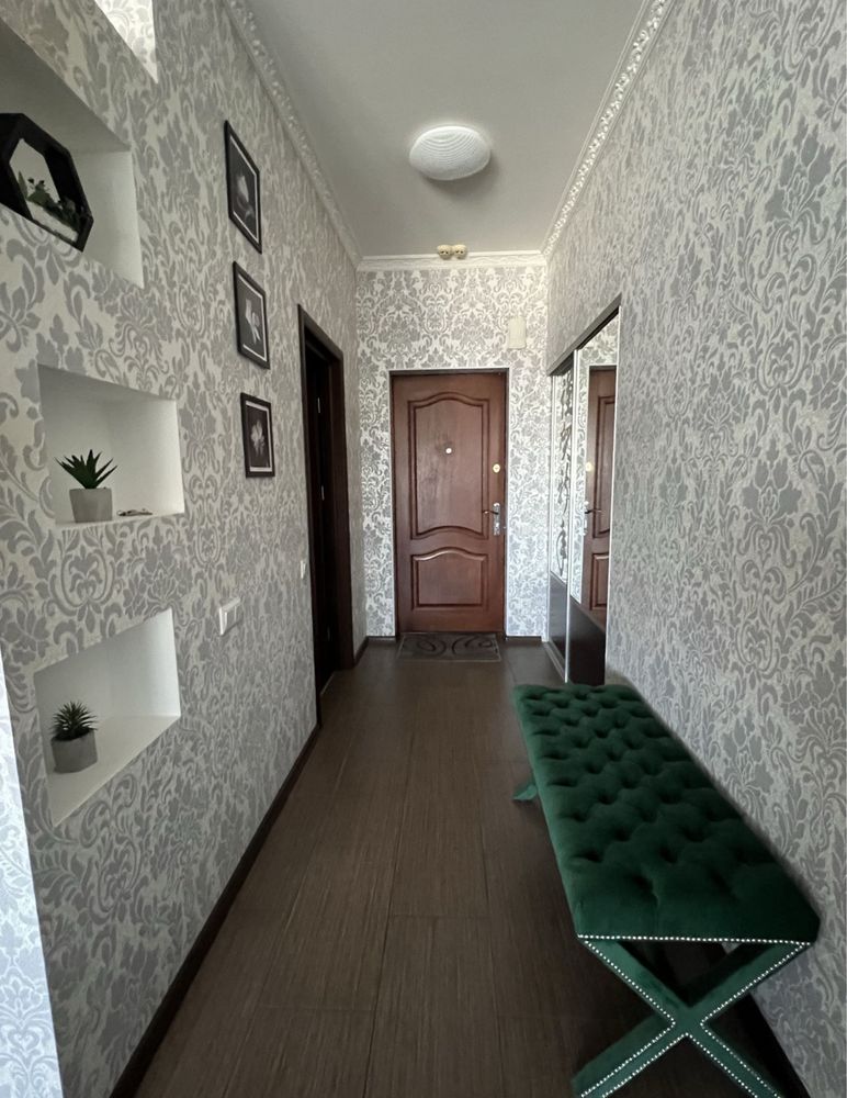 1-Room Apartment in Klimovsky House with City and Park View