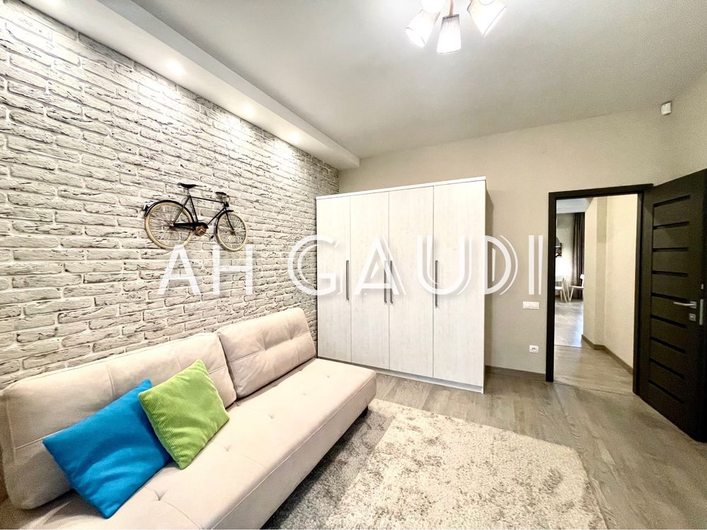 Cozy Furnished Apartment in City Center with Park View