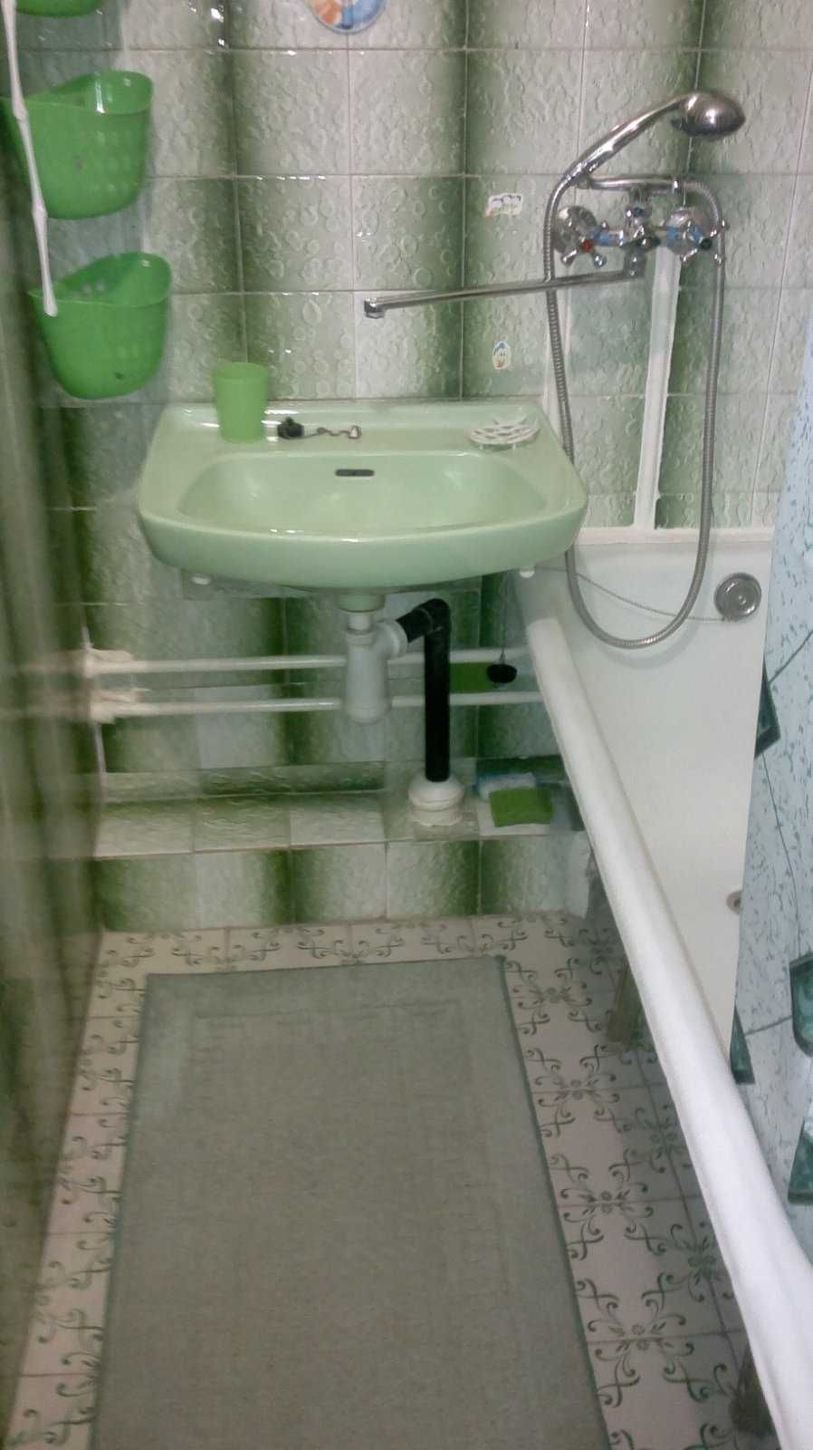 Modern One-Bedroom Near Livoberezhna Metro Station