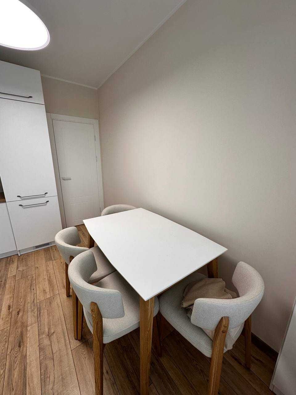 2-Room Apartment on Zhasminova Street, New Building, Park View