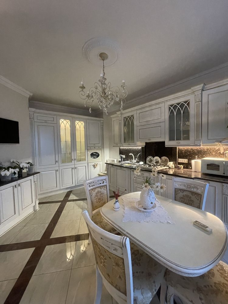 Furnished apartment on French Boulevard with full amenities