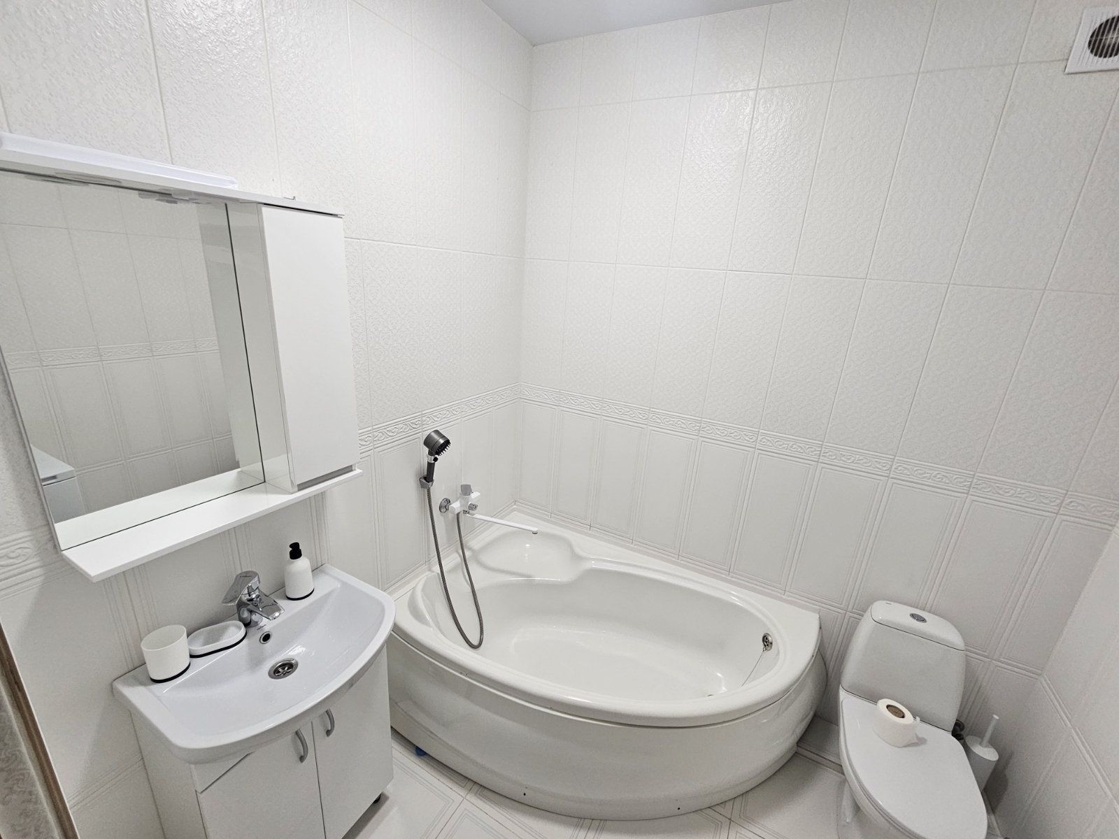 Modern 1.5 Bedroom Apartment Near Dastor Mall