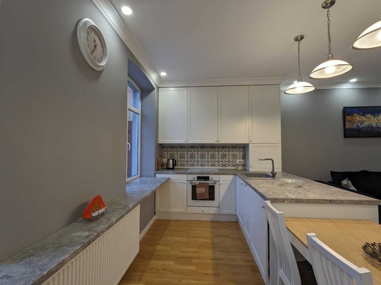 Spacious Two-Bedroom Apartment with Modern Kitchen