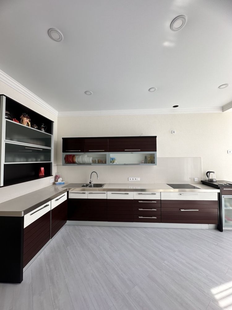 Spacious 90m² Apartment with Designer Renovation