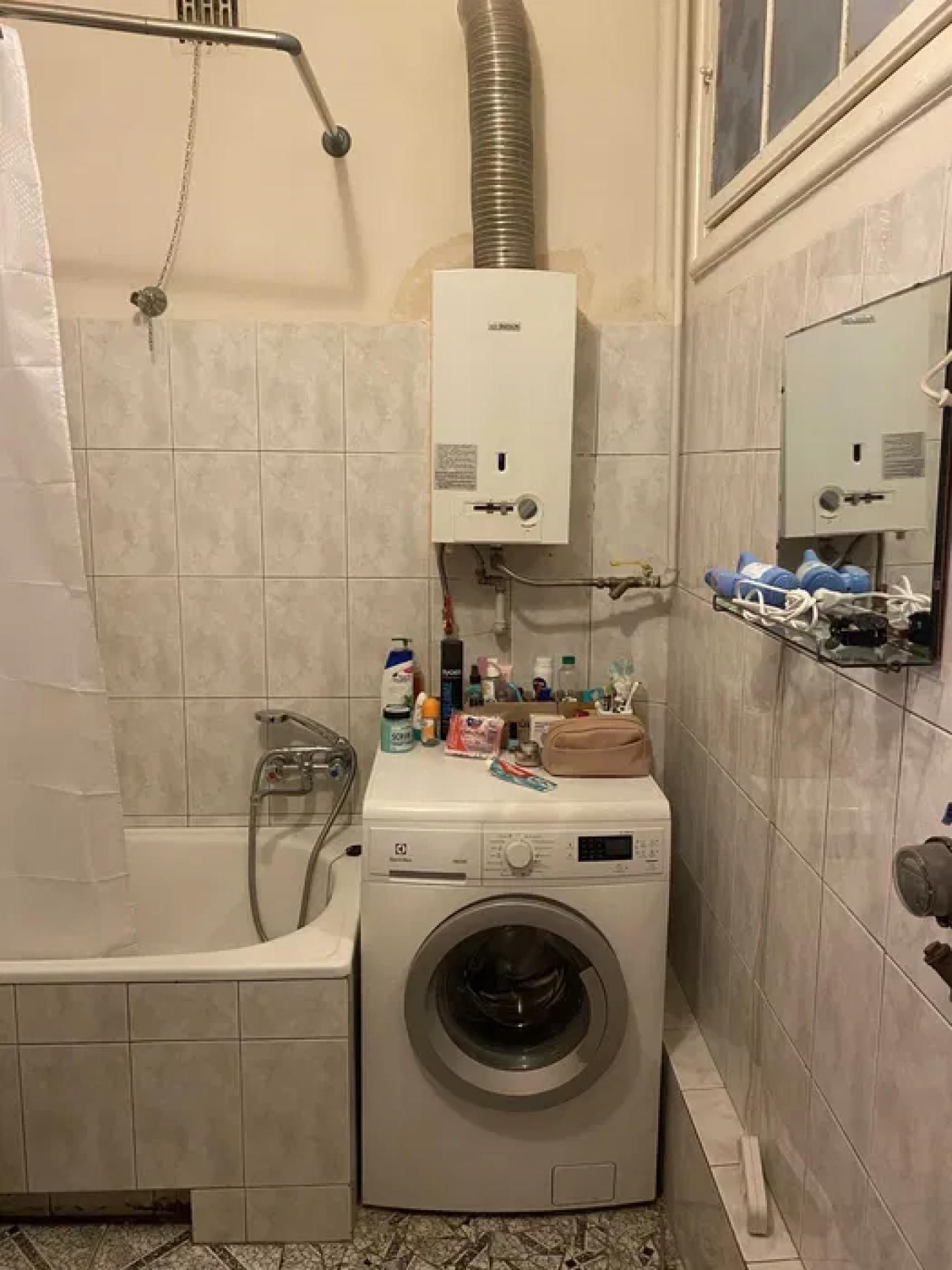 One-bedroom apartment with full amenities and complete furnishing