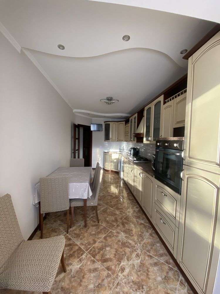Modern 2-Bedroom Apartment with Floor Heating Near Lake