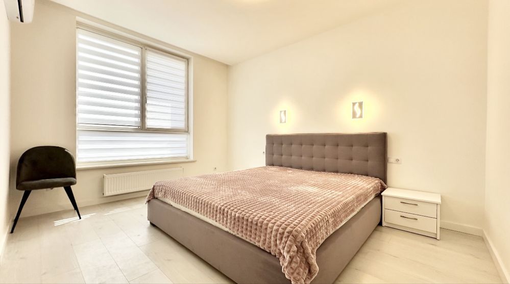 2-Room Apartment in Podil Plaza with Panoramic View of Andriyivska Church
