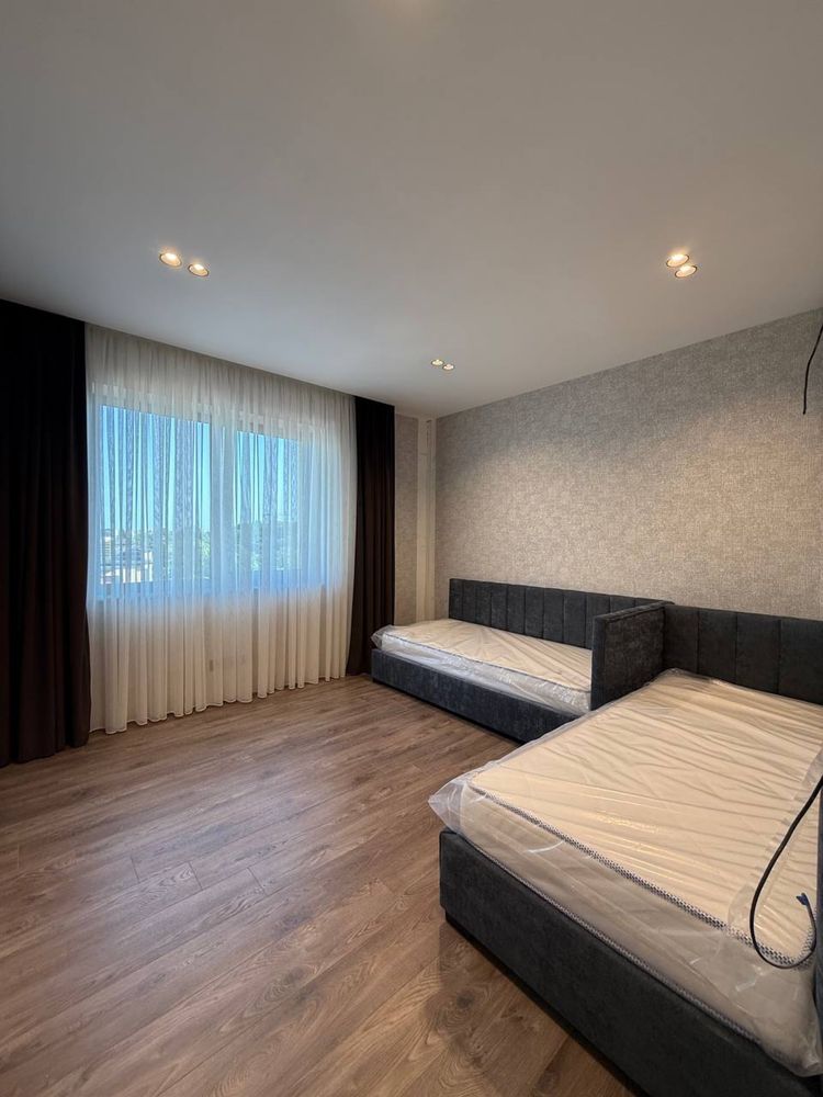 Designer 2-Room Apartment in City Center with Riverside Location