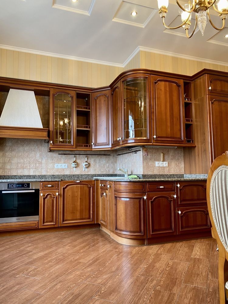 Elite 5-Room Apartment with Panoramic City View