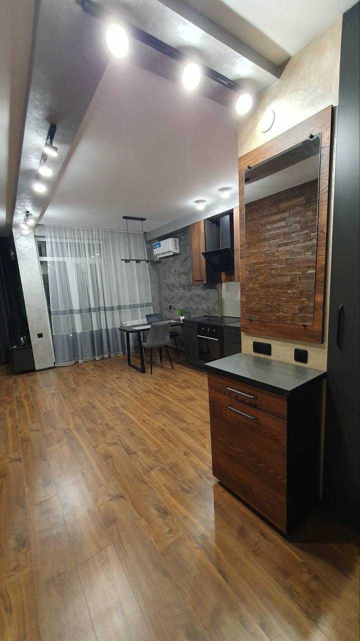 One-bedroom apartment on Horodotska Street with good location and fresh renovation