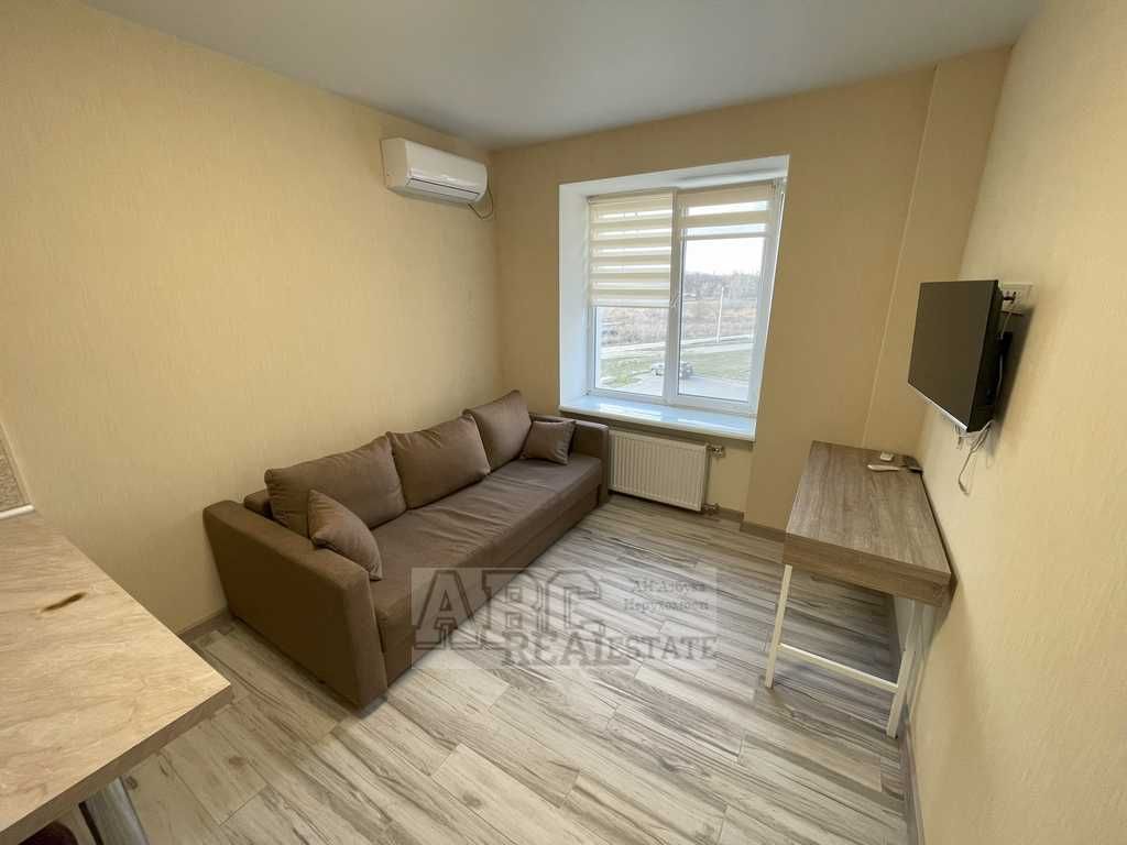 Modern Smart Apartment Near Metro with Fresh Renovation