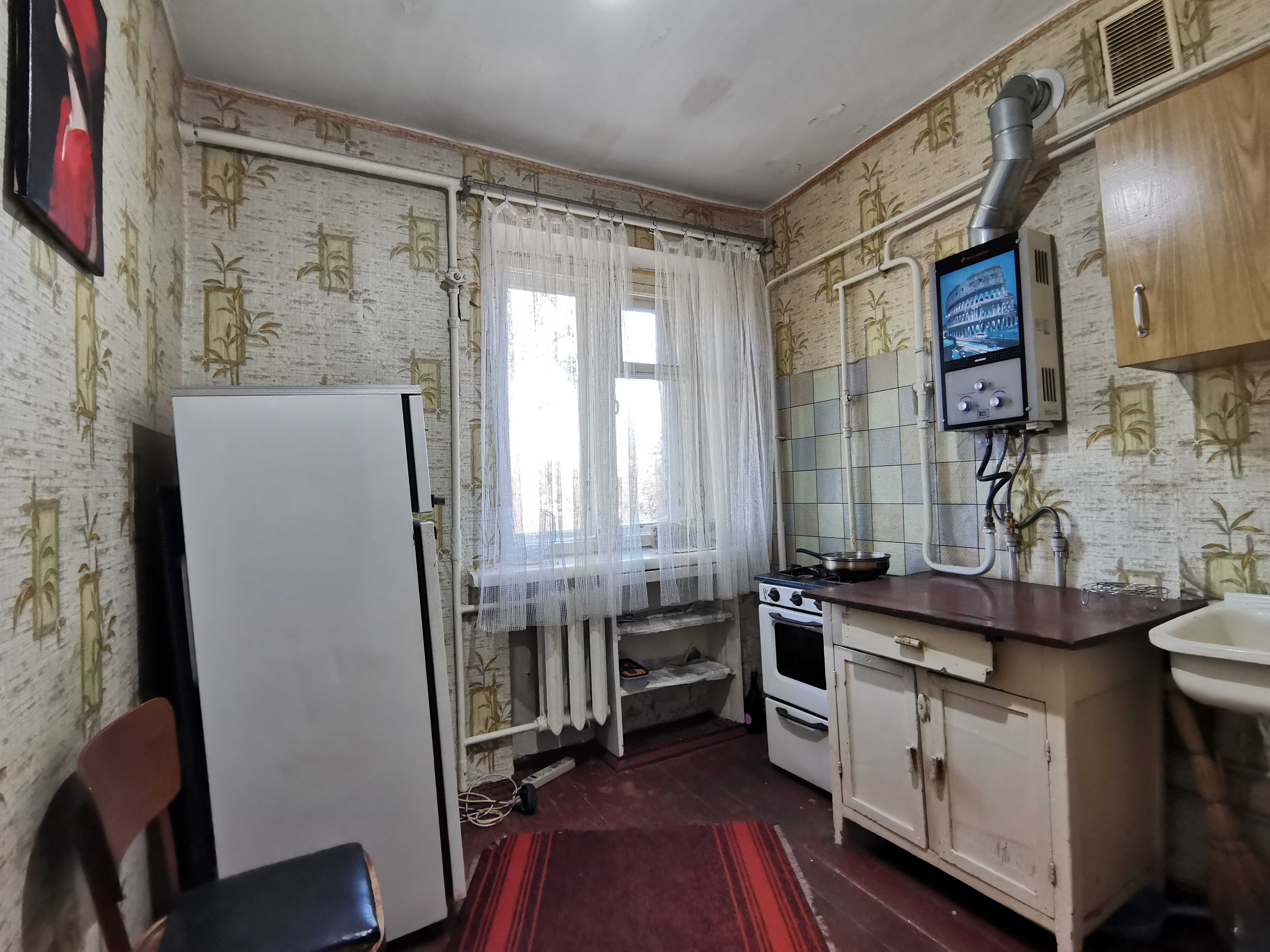One-bedroom apartment near supermarket and park