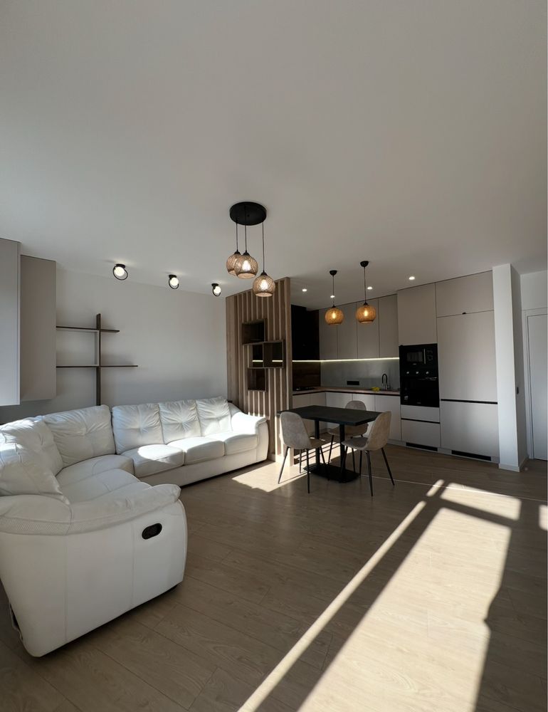 Modern 1-Bedroom Apartment with Designer Interior