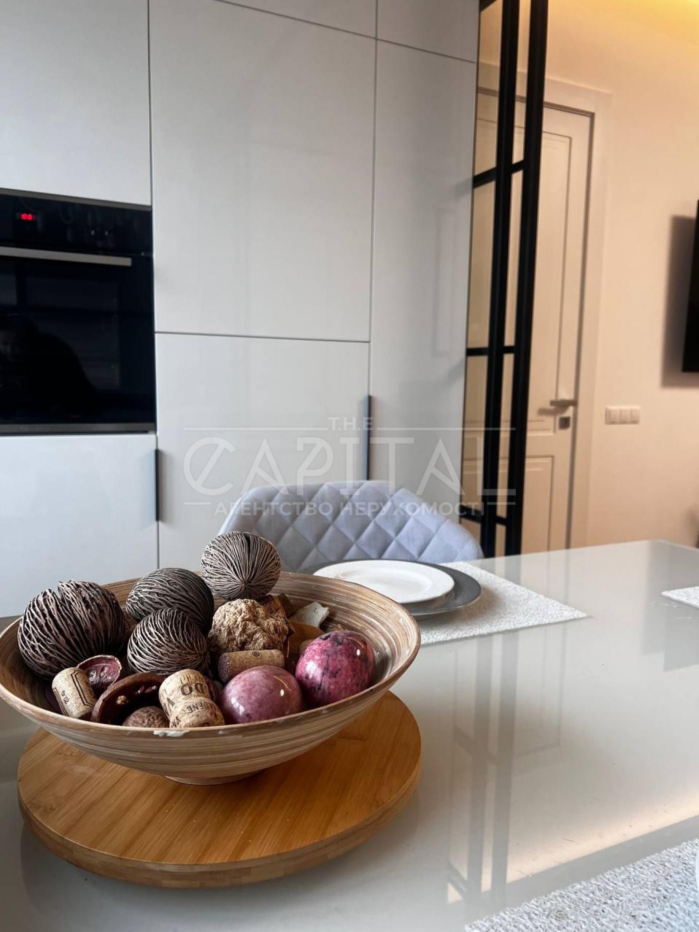 3-Bedroom Apartment in Pechersk District with City View