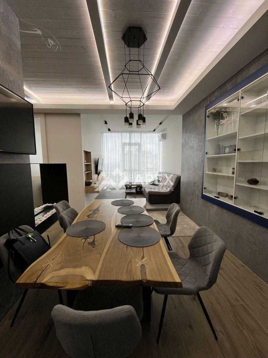 Designer 3-room apartment in Novopechersky Yard residential complex