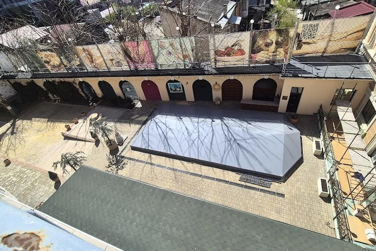 Spacious Apartment near Music Comedy Theater, French Boulevard, Arkada Residential Complex