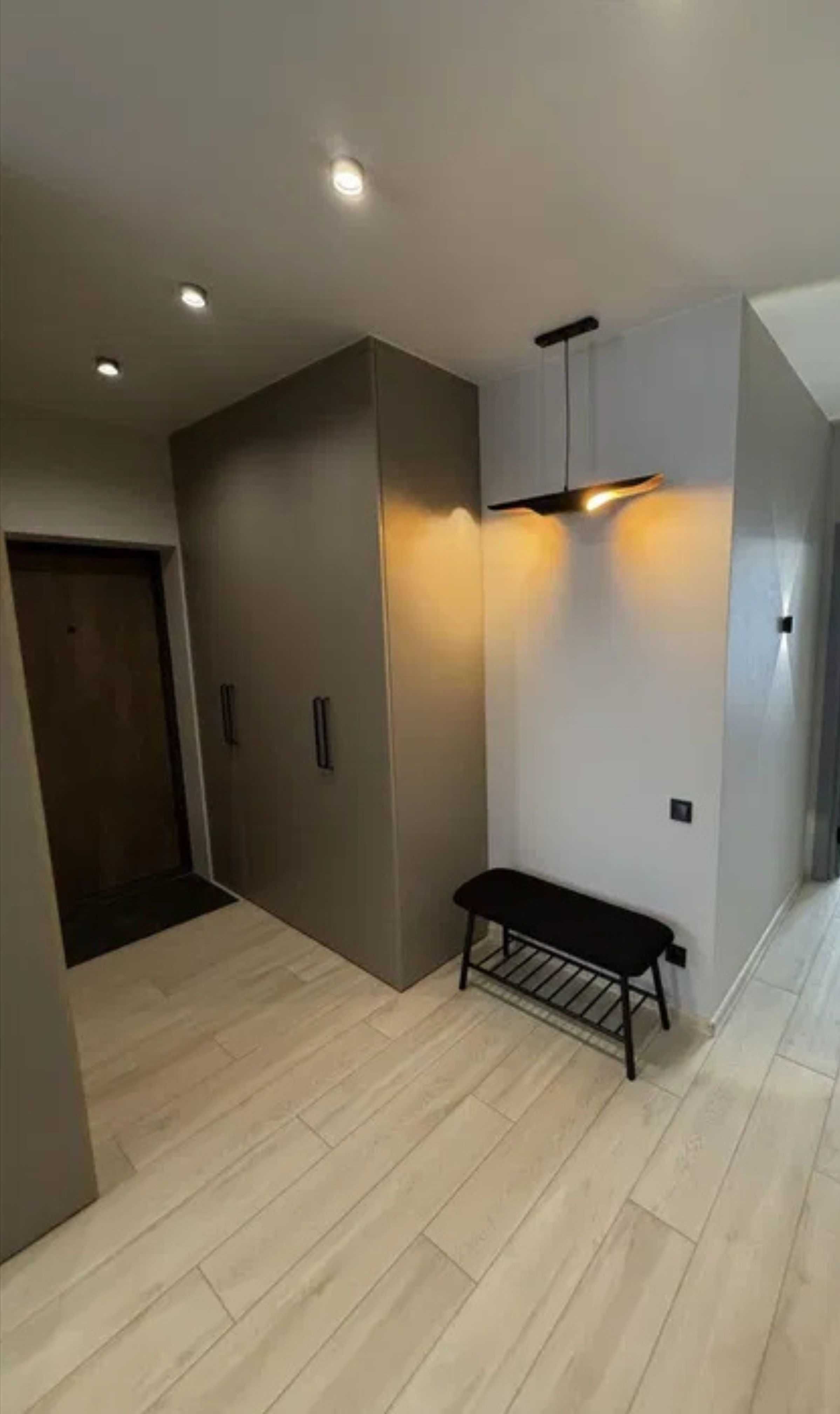 Modern 1-Bedroom Apartment in French Quarter 2 with City Views