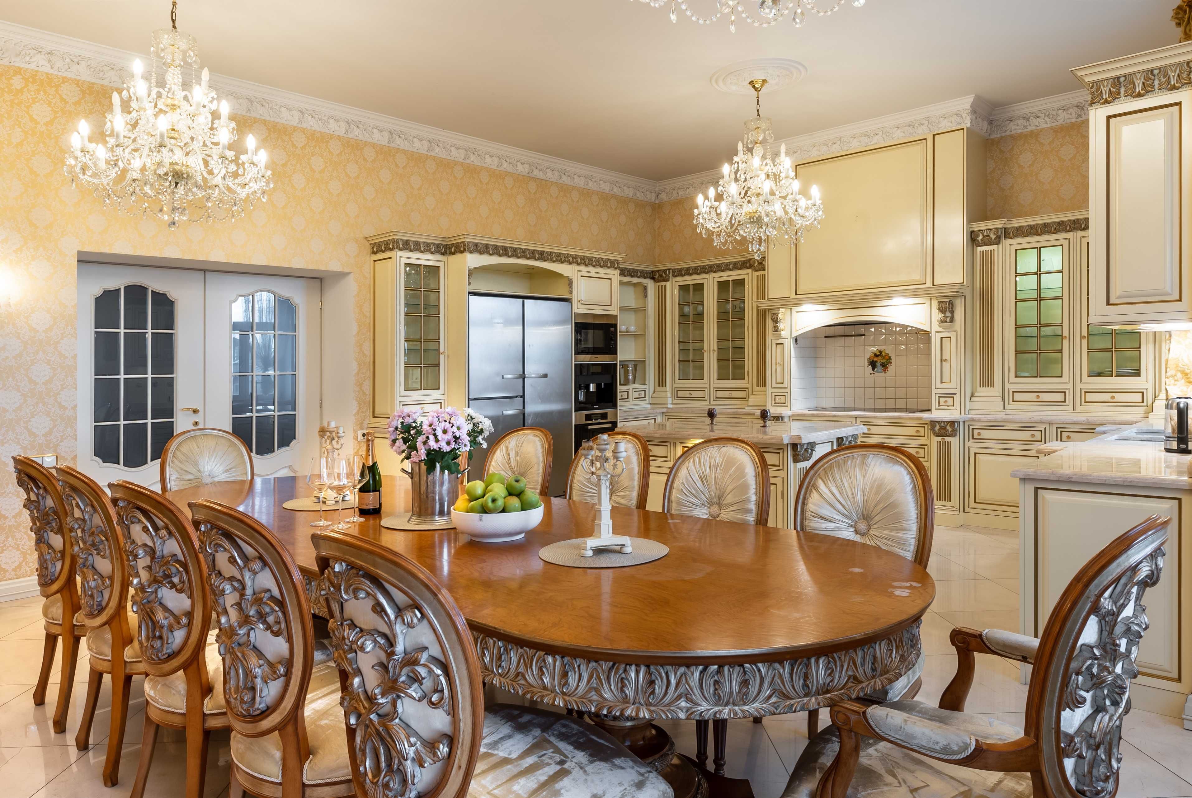 6-Room Apartment in City Center near Shevchenko Park