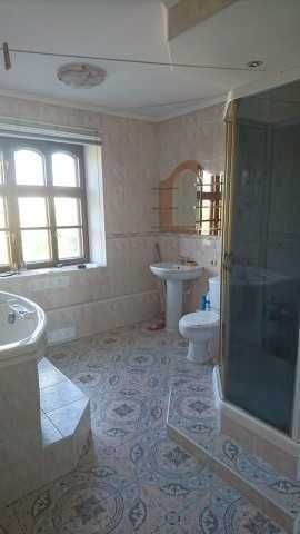 3-Room Apartment on Arkhitektora Starova Street, Unfurnished, Warm and Cozy