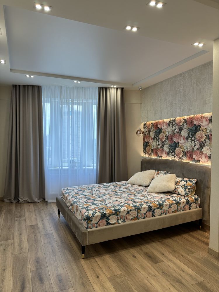 Bright and spacious 1-bedroom apartment in Sunny Riviera complex with Dnipro view