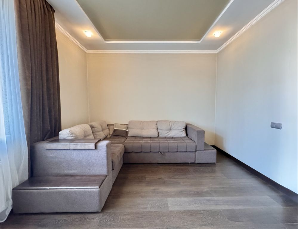 Two-room apartment on Urozhayna Street near Vovchynetska Street