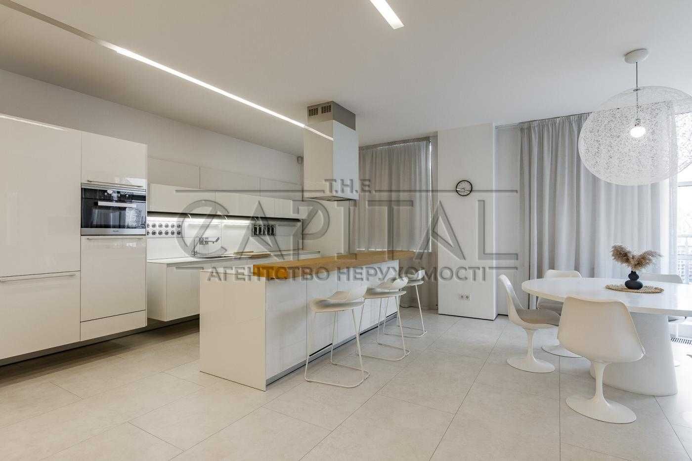 Luxury 200m² Designer Apartment in Triumph Complex