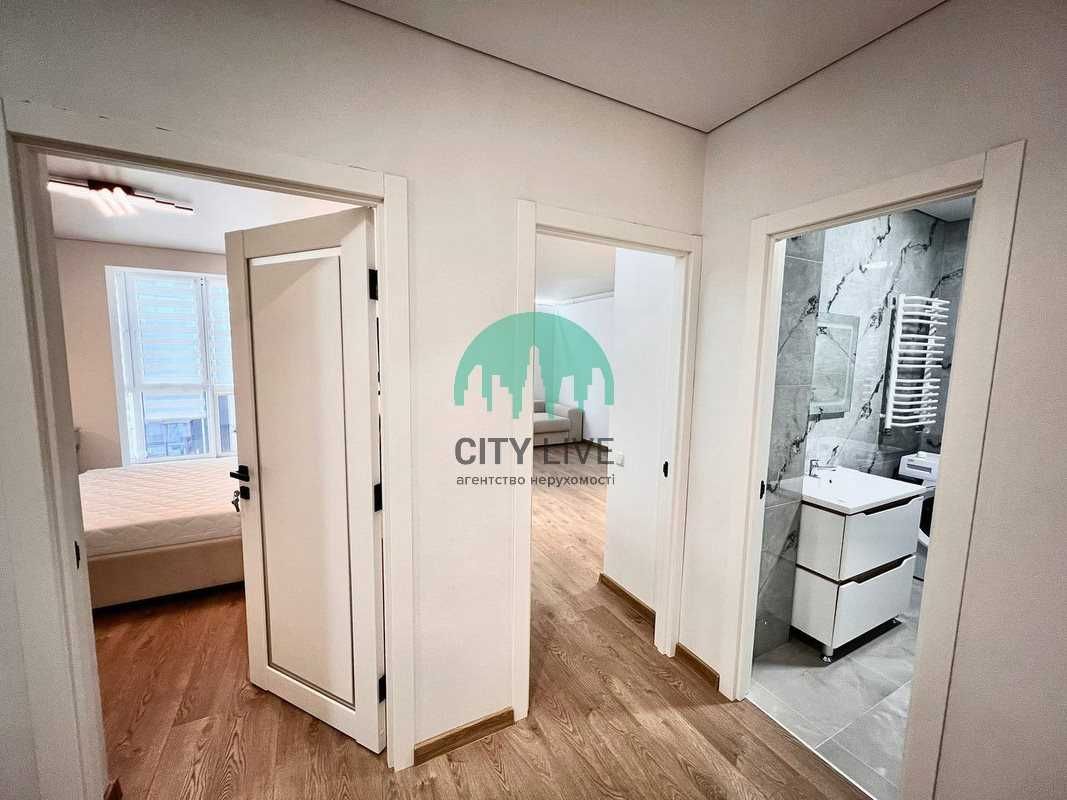 Modern Minimalist 1-Bedroom Apartment in Union Complex