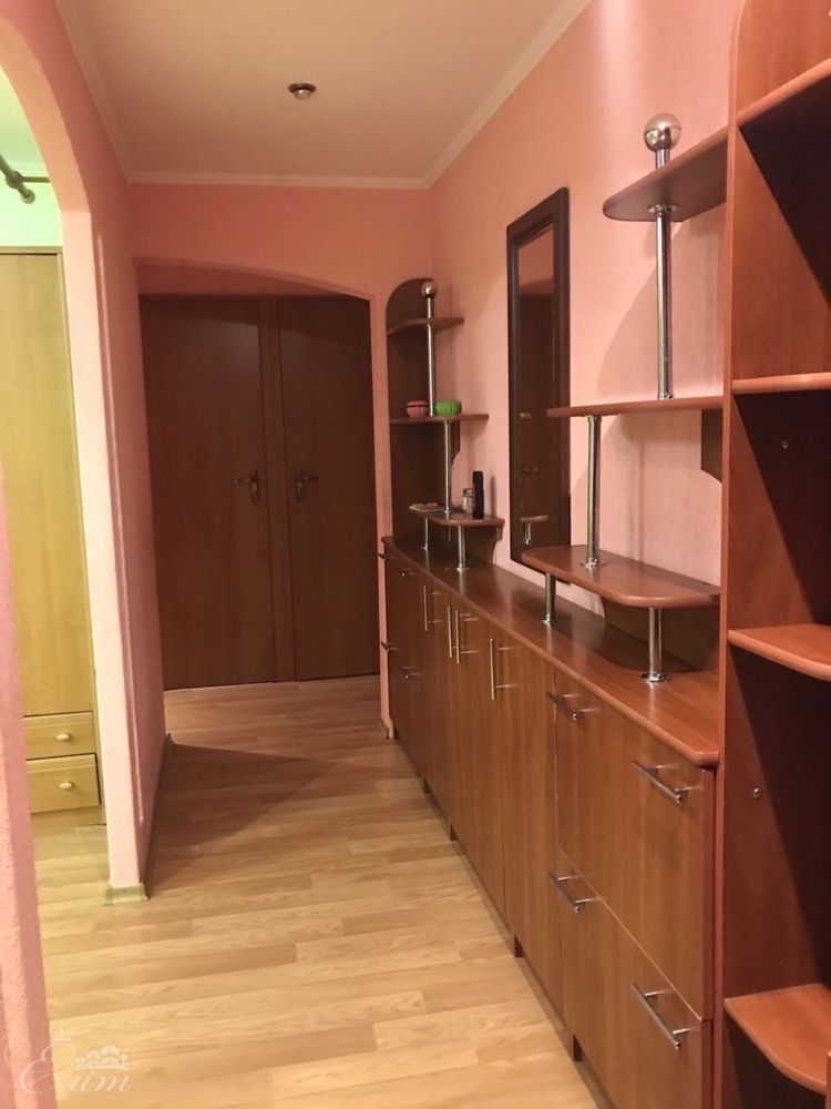 Довженко көшесіндегі кең 3 бөлмелі пәтер