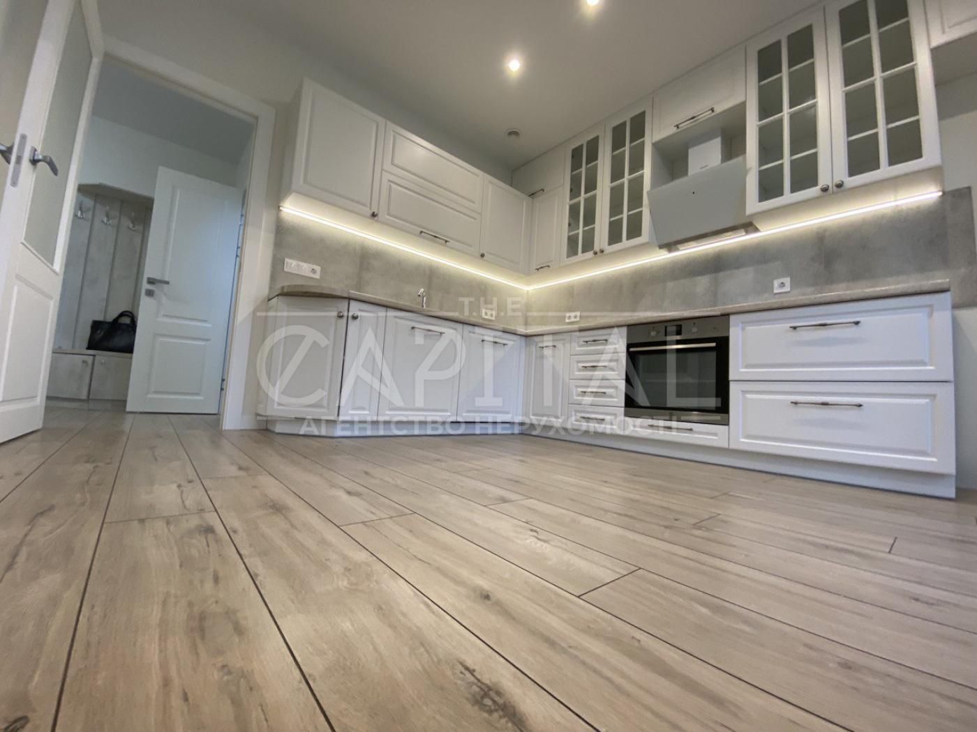 Spacious Modern Apartment in Solom'yanka District with City View