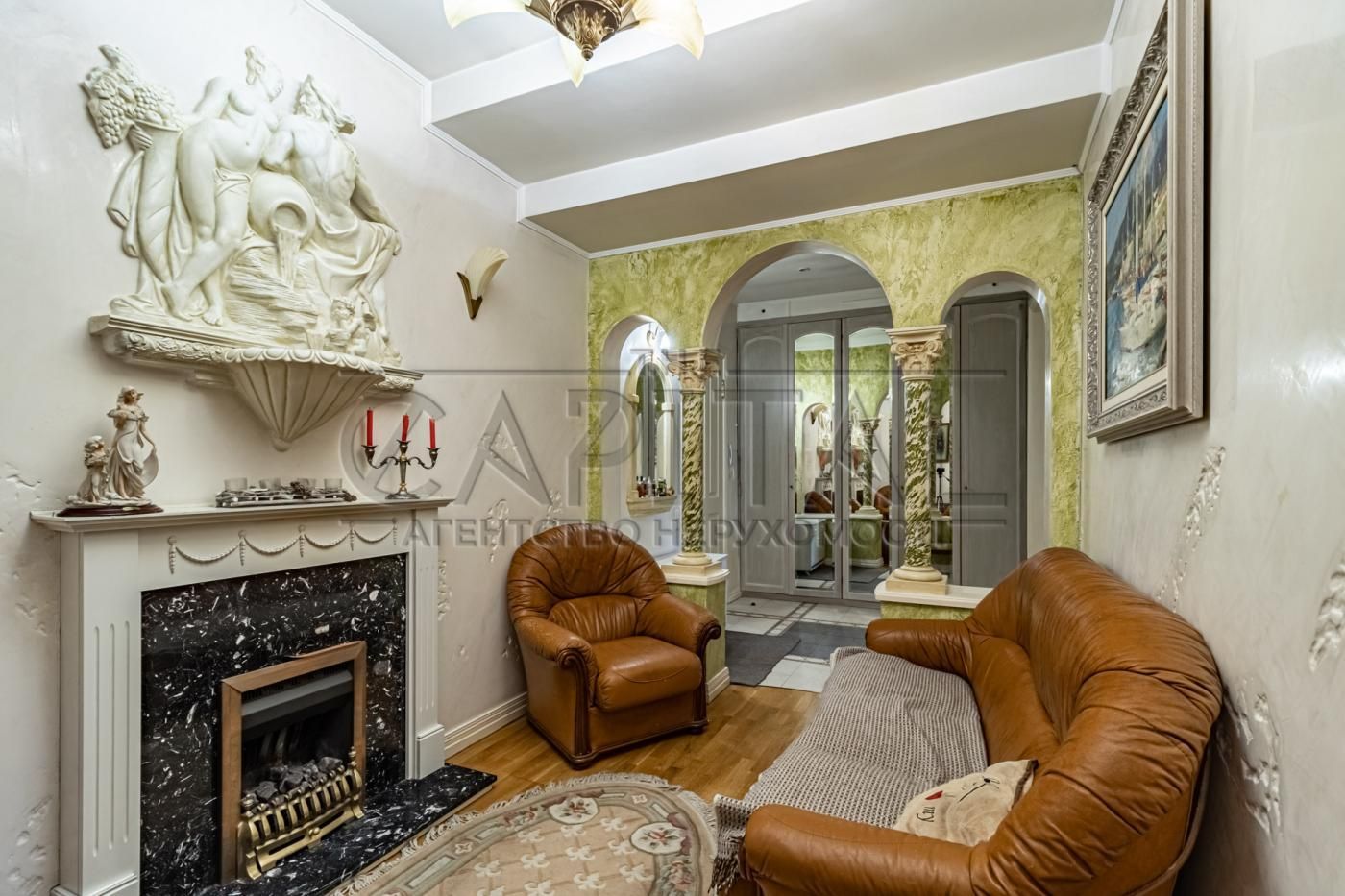 Stylish 3-Room Apartment in Kyiv's Historic Center Near Lavra