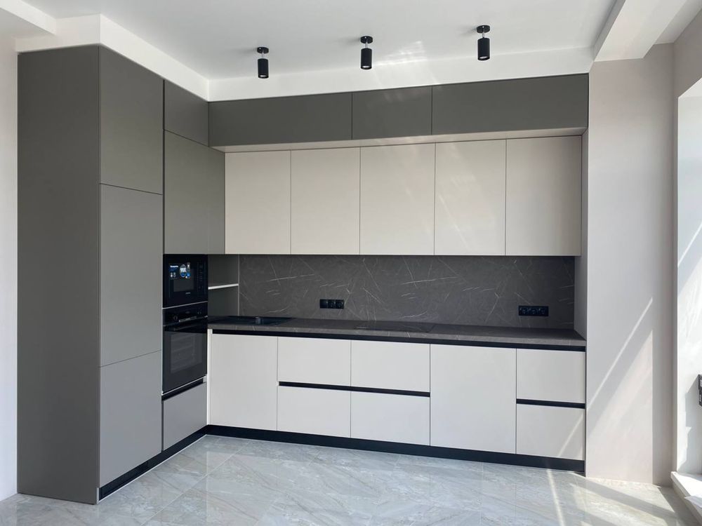 Luxury 2-Bedroom Apartment with Lake View