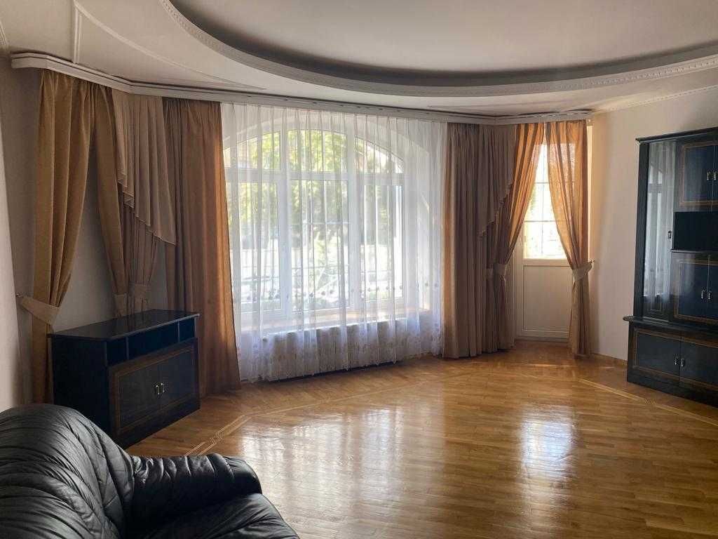 3-Bedroom Apartment Near 6th School, Spacious and Well-Renovated
