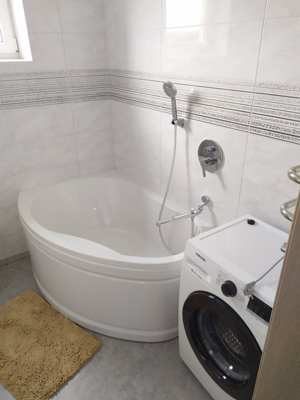Two-room apartment with designer renovation and modern amenities