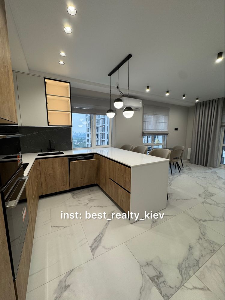 Elegant 3-bedroom apartment in Holosiivskyi district, Nova Anglia Complex